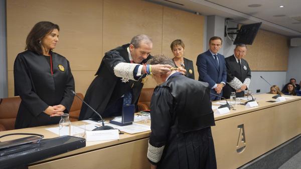 El Colegio de Abogados de Málaga entrega la Medalla de Honor al letrado Javier Cremades