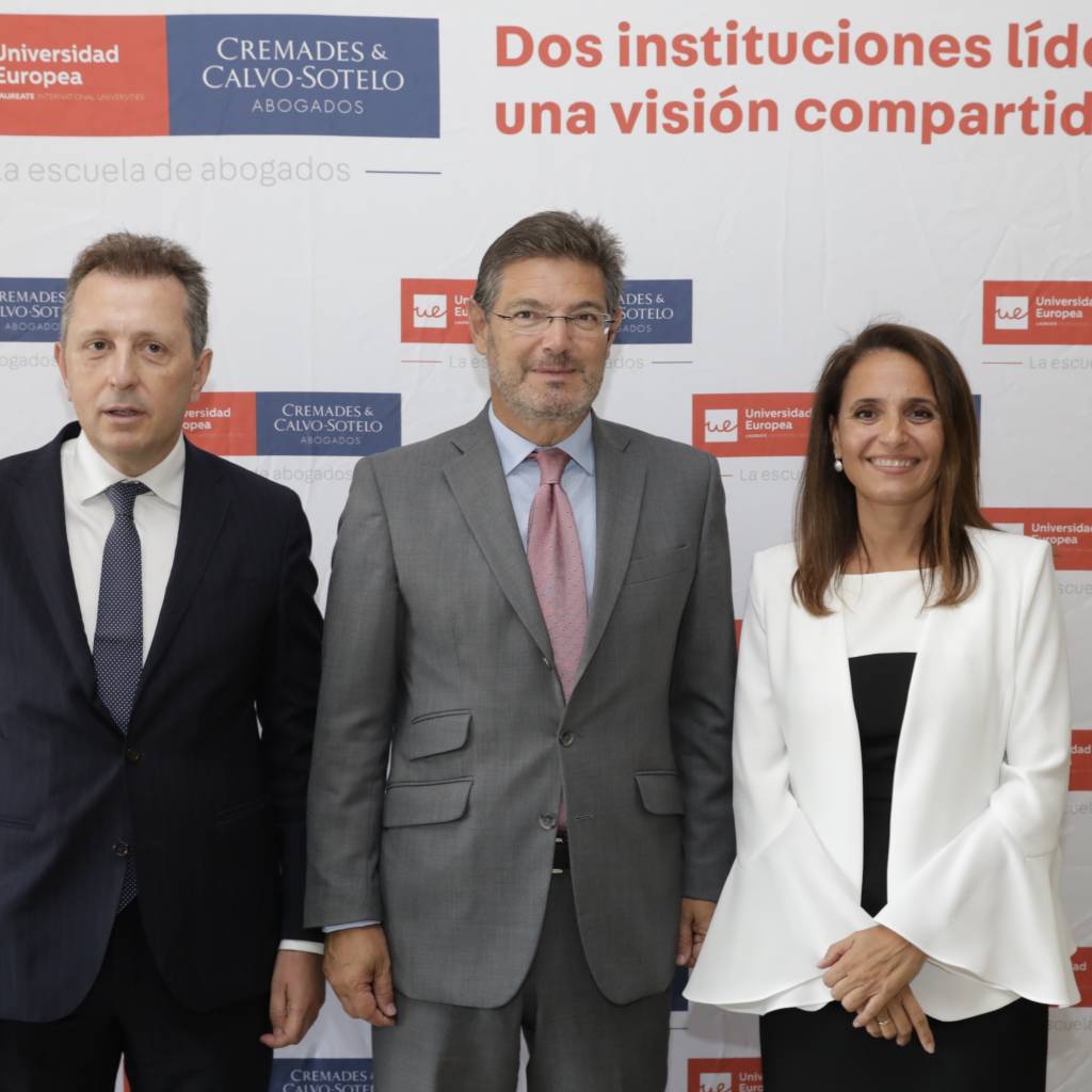 El Ministro de Justicia inaugura el curso académico de la Escuela de Abogados de la Universidad Europea y Cremades & Calvo-Sotelo.