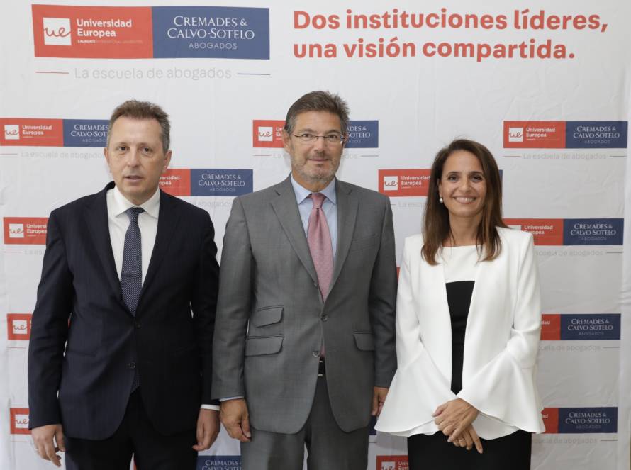 El Ministro de Justicia inaugura el curso académico de la Escuela de Abogados de la Universidad Europea y Cremades & Calvo-Sotelo.