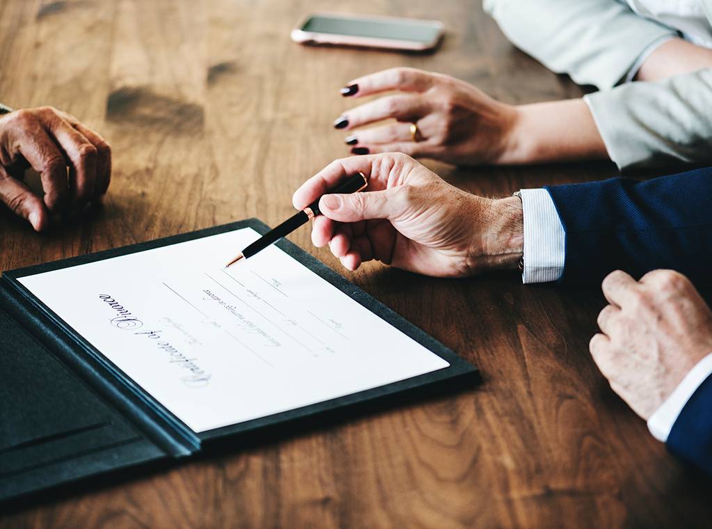 La ineficacia de la institución de heredero del conyuge si al momento del fallecimiento se ha producido el divorcio