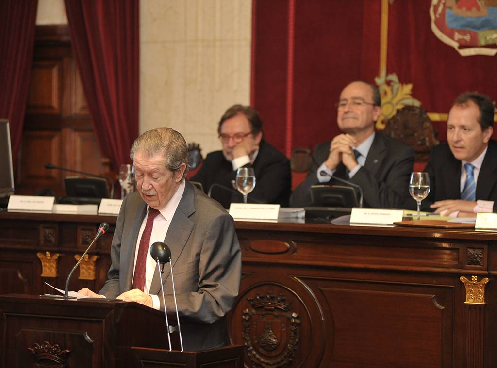Muere Manuel Alcántara, articulista y poeta a los 91 años.