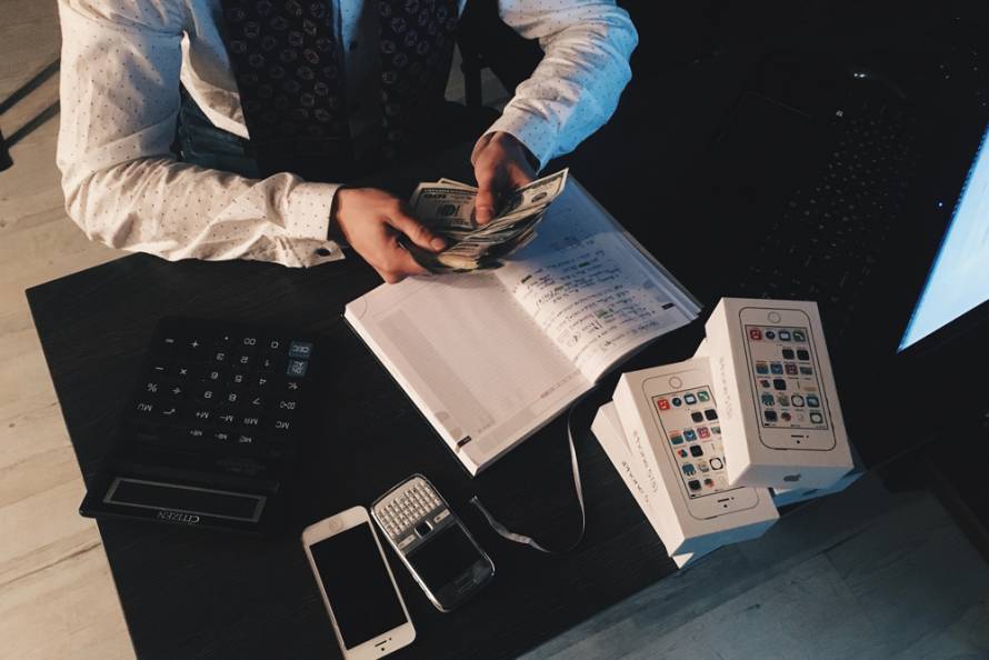 Defraudar cobrando subsidio por IT – Doble fraude