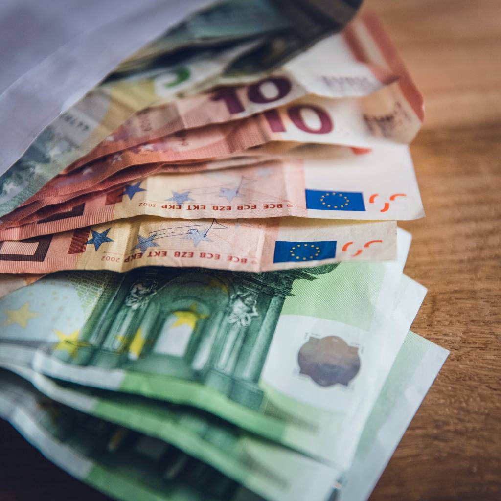 Facturas falsas, trabajos en paralelo a un ERTE… Los ‘sumergidos’ de la economía