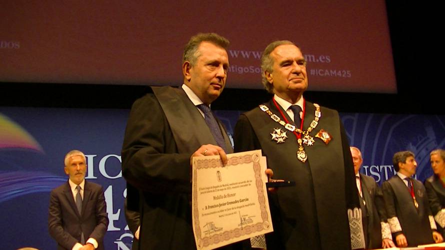 Javier Cremades recibe la medalla de honor del Colegio de Abogados de Madrid en su 425 aniversario