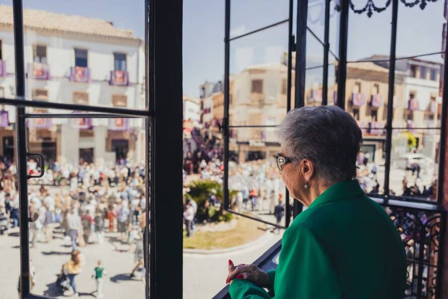 ¿Alquilar un balcón para ver las procesiones en Semana Santa? Sí, pero cuidado con Hacienda y los vecinos