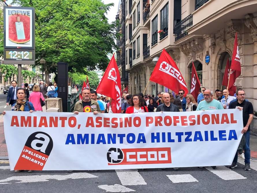 Las víctimas del amianto sufren un calvario judicial. La quiebra de las empresas y el paso de los años embarran el camino hacia una compensación justa para los trabajadores