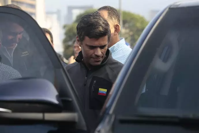 El abogado de Leopoldo López estuvo a punto de ser detenido en Venezuela, pero logró salir del país, según su bufete