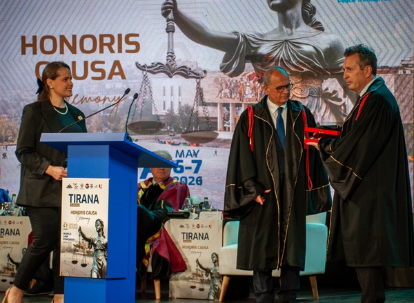 Javier Cremades ha recibido el Doctorado Honoris Causa de la Universidad de Tirana